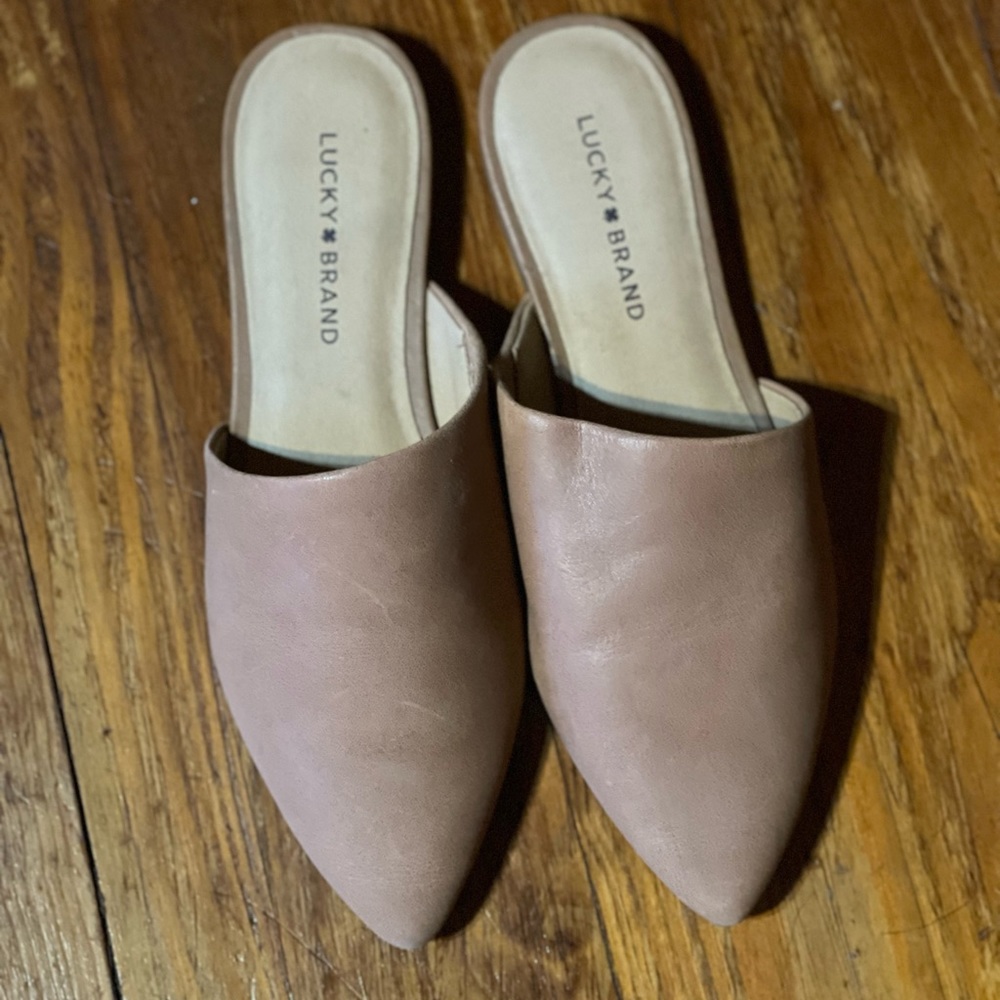 NWOT Lucky Nude Mules